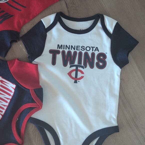 3 Piece Set Of Minnesota Twins Baseball Size 0-3m Newborn MN - Picture 4 of 6